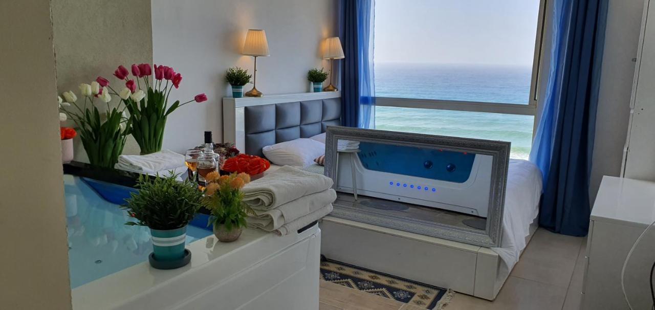 Magic On The Sea-Suites With A Private Jacuzzi And A Private Sea View 内坦亚 外观 照片